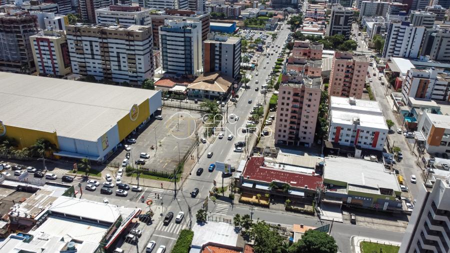APARTAMENTO COM 2 QUARTOS NO EDIFÍCIO PLATANUS